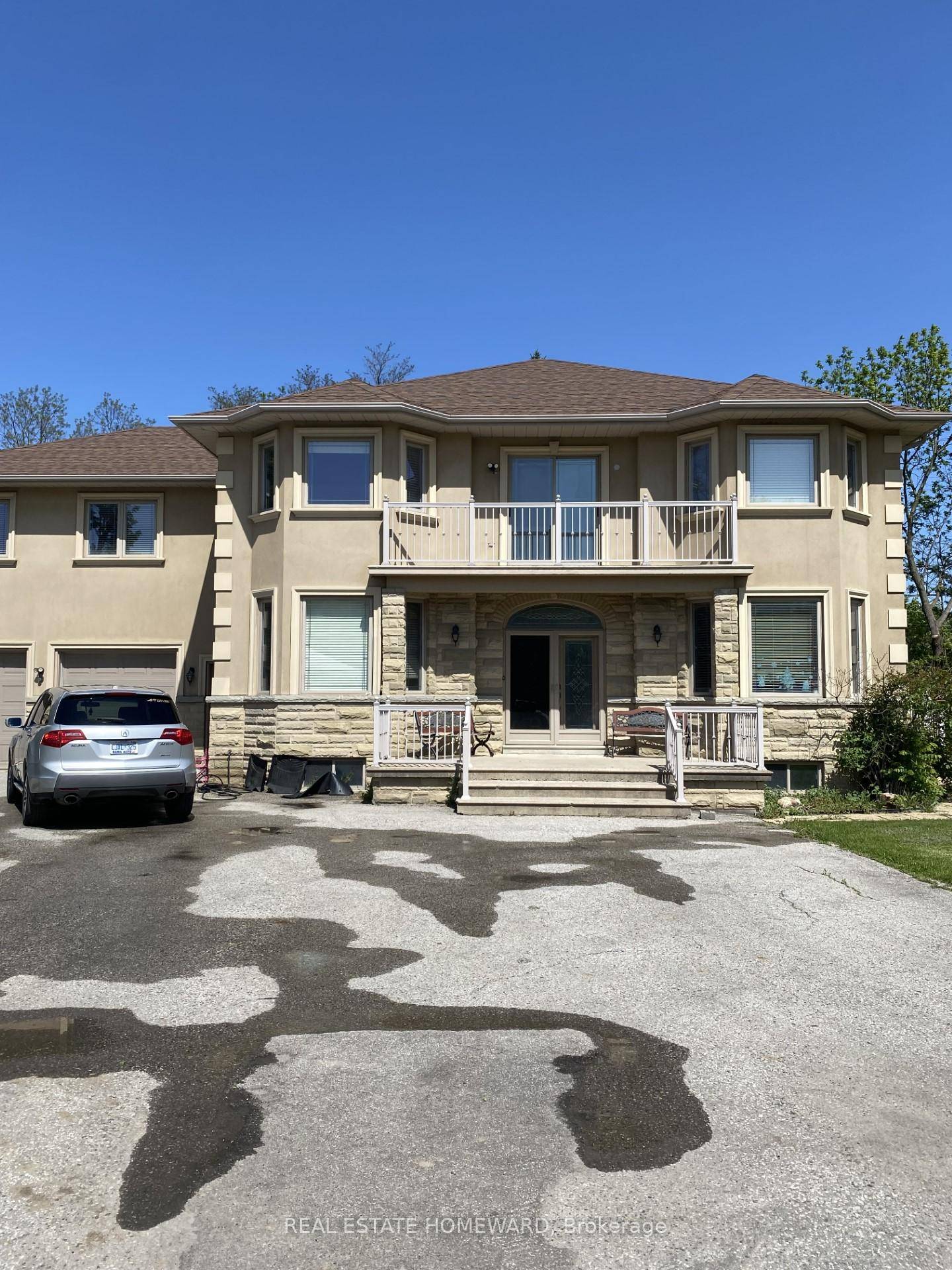 Utilities Included Welcome home to this private 2 storey detached home in prime Woodbridge, Main Floor with Kitchen and Family Room with gas fireplace, Grand Foyer upon entrance with Office ...