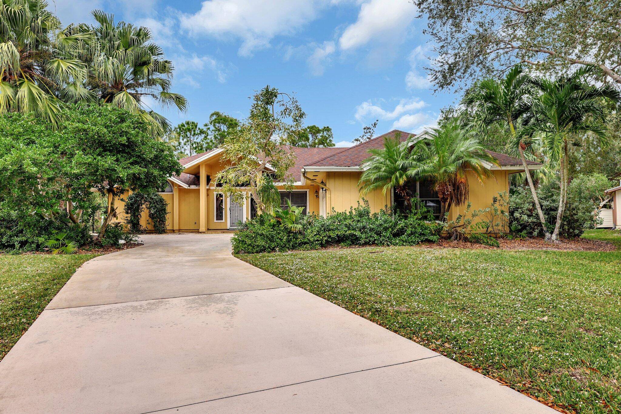 If you're looking for a home to make your own read renovate a bit on a big lot for a good price, this one checks all the boxes.