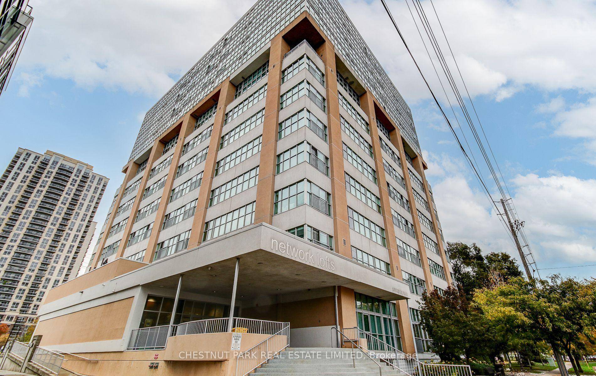 Executive Furnished Rental South Facing Penthouse Loft Experience refined urban living in this executive, fully furnished south facing penthouse loft, available for a short term lease.