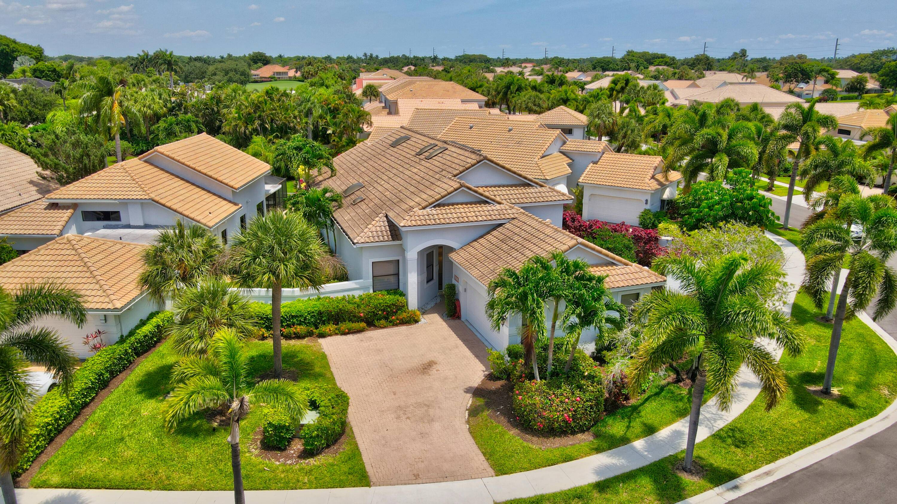 Beautiful 3 BR, 3BA home on a large pie shaped lot.