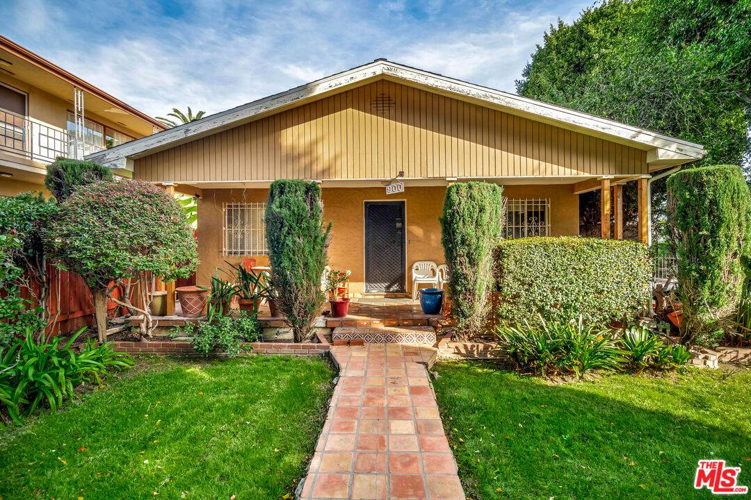 900 N Spaulding Ave 6BR Hollywood Hills East La