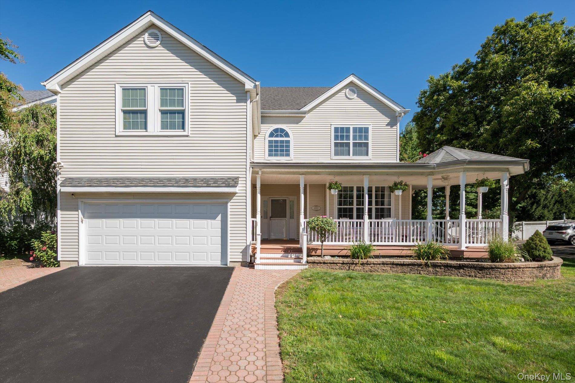 Live in One of Melville s Most Sought After Communities !