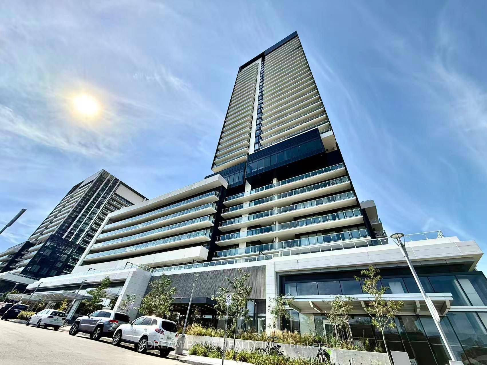 Welcome to this modern 2 1 bedroom, 2 bathroom condo in the heart of Shops at Don Mills !