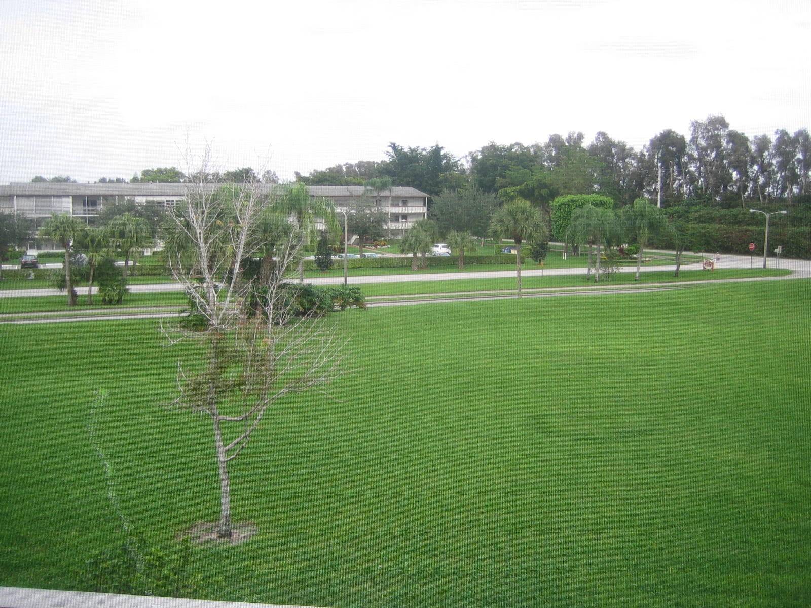 Nice updated one bedroom unit in Century Village Boca.