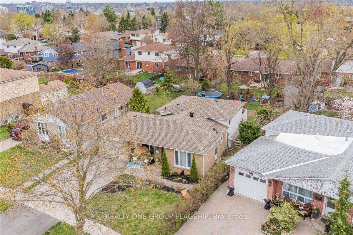 Move In Ready Gem in Allandale Sunset Views amp ; Prime Location Welcome to 52 Highcroft Rd a beautifully upgraded and bright 3 bedroom, 3 bath, 3 level back split ...