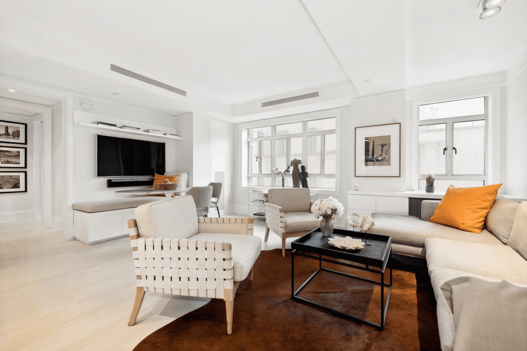 PIED A TERRE COOP WITH CONDO RULES Welcome to Carlton House and Unit 5A, an ideal pied a terre designed by Vicente Wolf.
