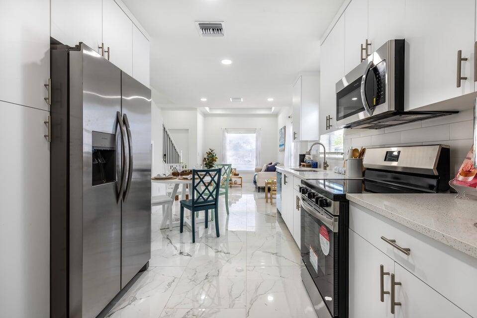 NEW CONSTRUCTION ! Beautiful New Single Family Home.