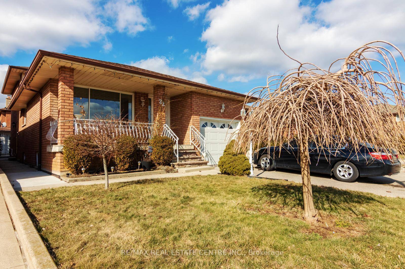 Lovely 3 Bedroom All Brick, In Prime West Mountain Location !