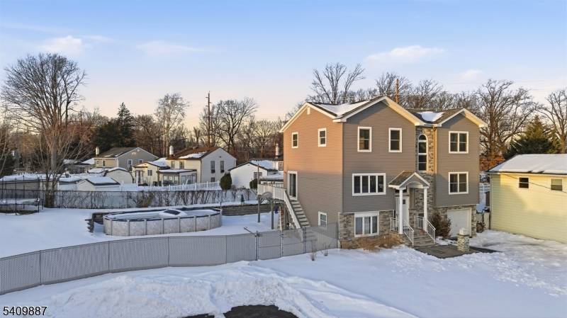 Welcome to this spacious and beautifully updated 6 bedroom, 4 bath home offering approximately 3, 300 sq ft of living space on an almost 9, 000 sq ft lot.