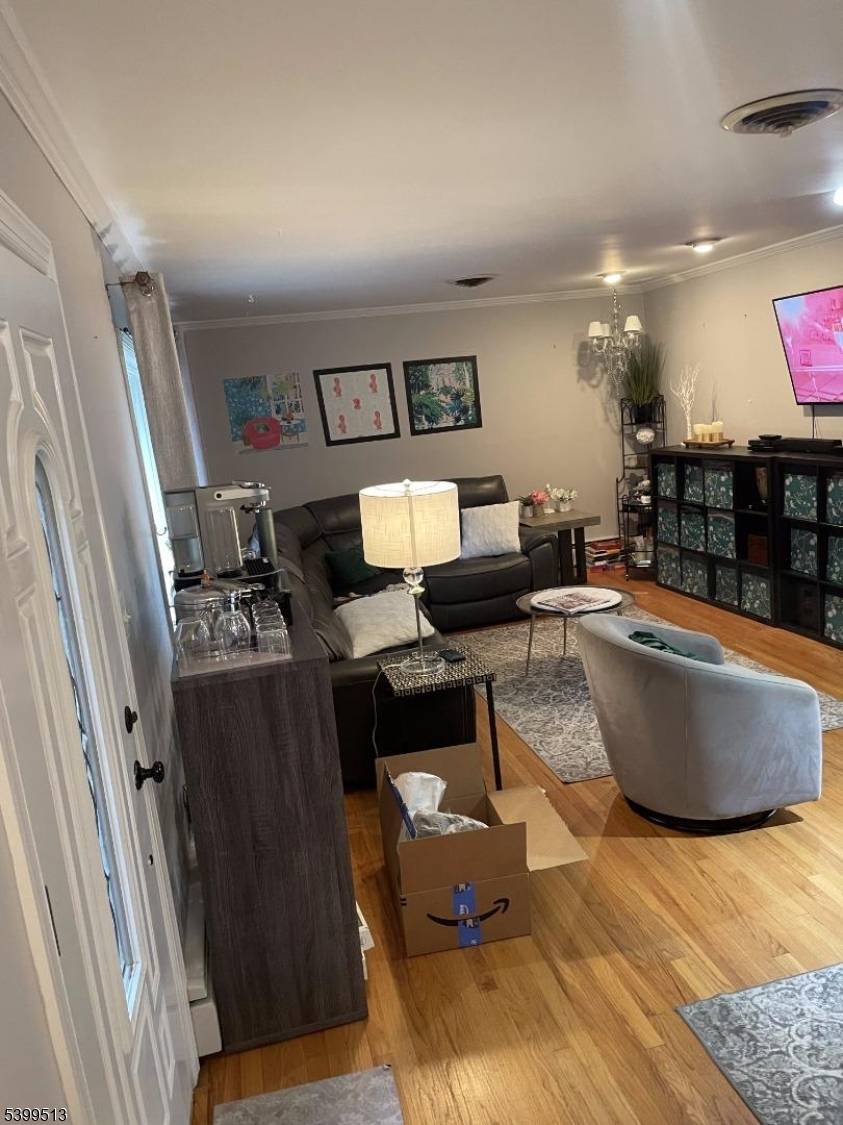 Charming 3 bedroom, 2 bath single family home for rent in desirable Hawthorne, NJ !