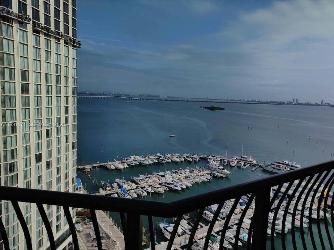 Amazing amp ; exclusive condo location in the core of Miami Beach's vibrant Arts amp ; Entertainment District with unobstructed Biscayne Bay on Venetian Causeway and Miami Beach city views ...