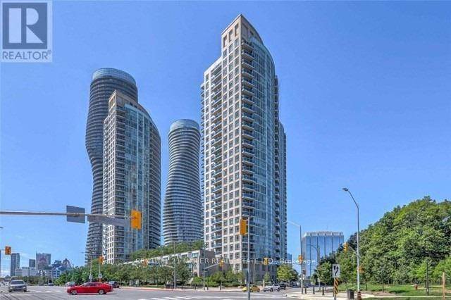 Newly Renovated unit with new appliances Beautiful 1 1 Bedroom Condo On The 8th Floor With A Great Views.