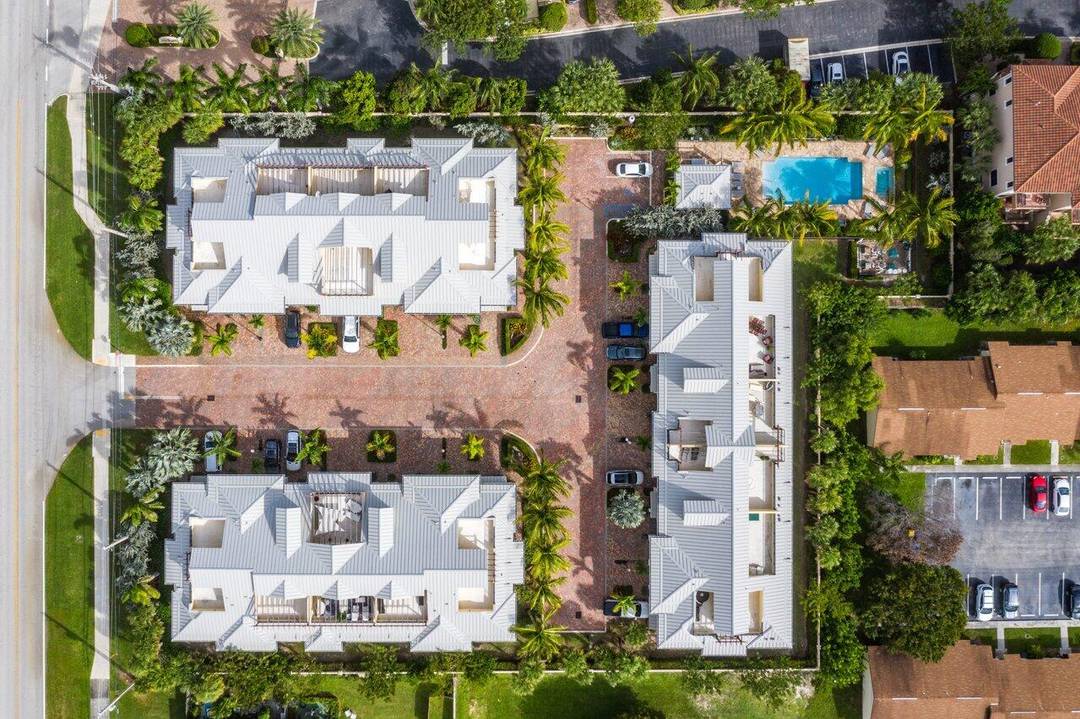 Presenting a unique opportunity to acquire Bella Villaggio, a sixteen 16 unit luxury townhome complex located in the heart of Tequesta, Florida.