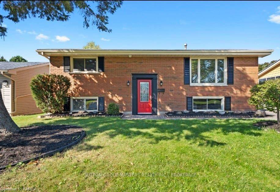 Welcome to this stunning legal duplex which is rented at market value.