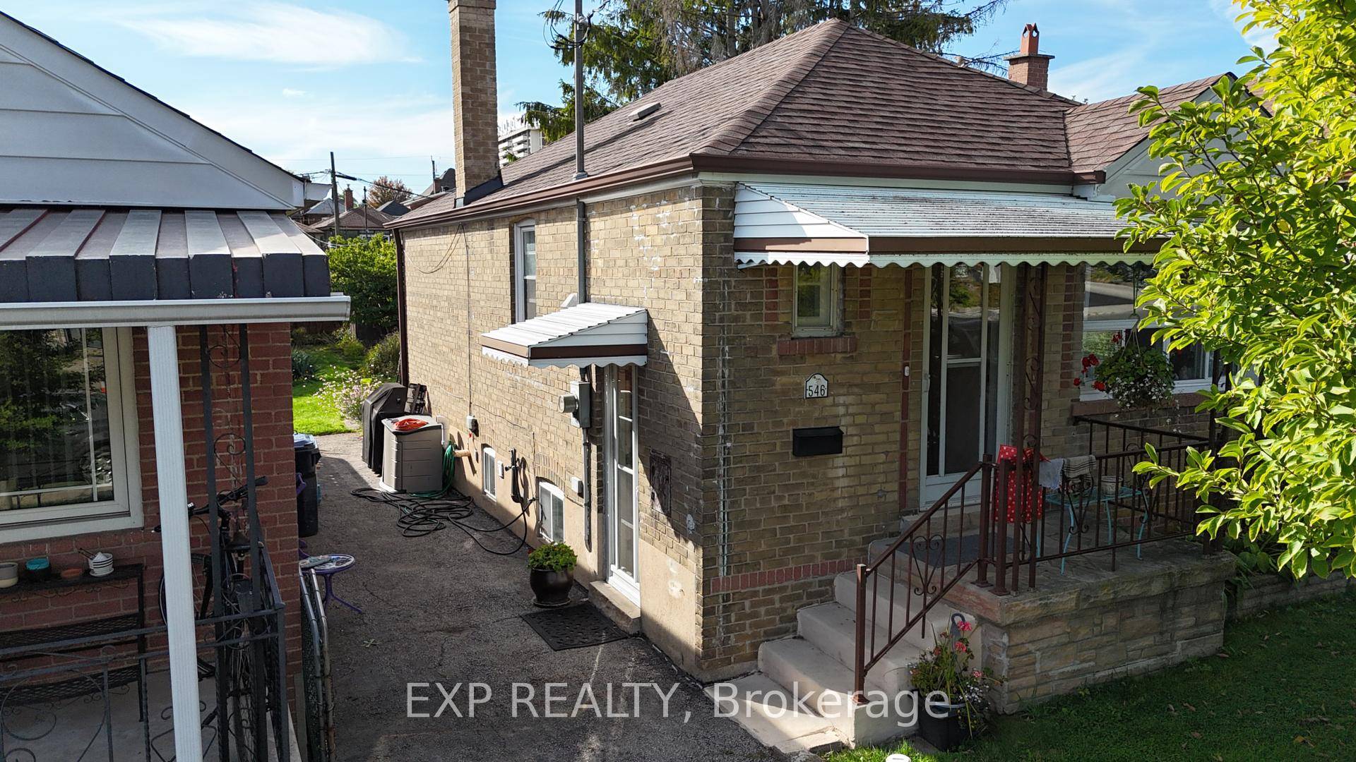 Detached Bungalow with Huge Potential in Prime Caledonia Fairbank !
