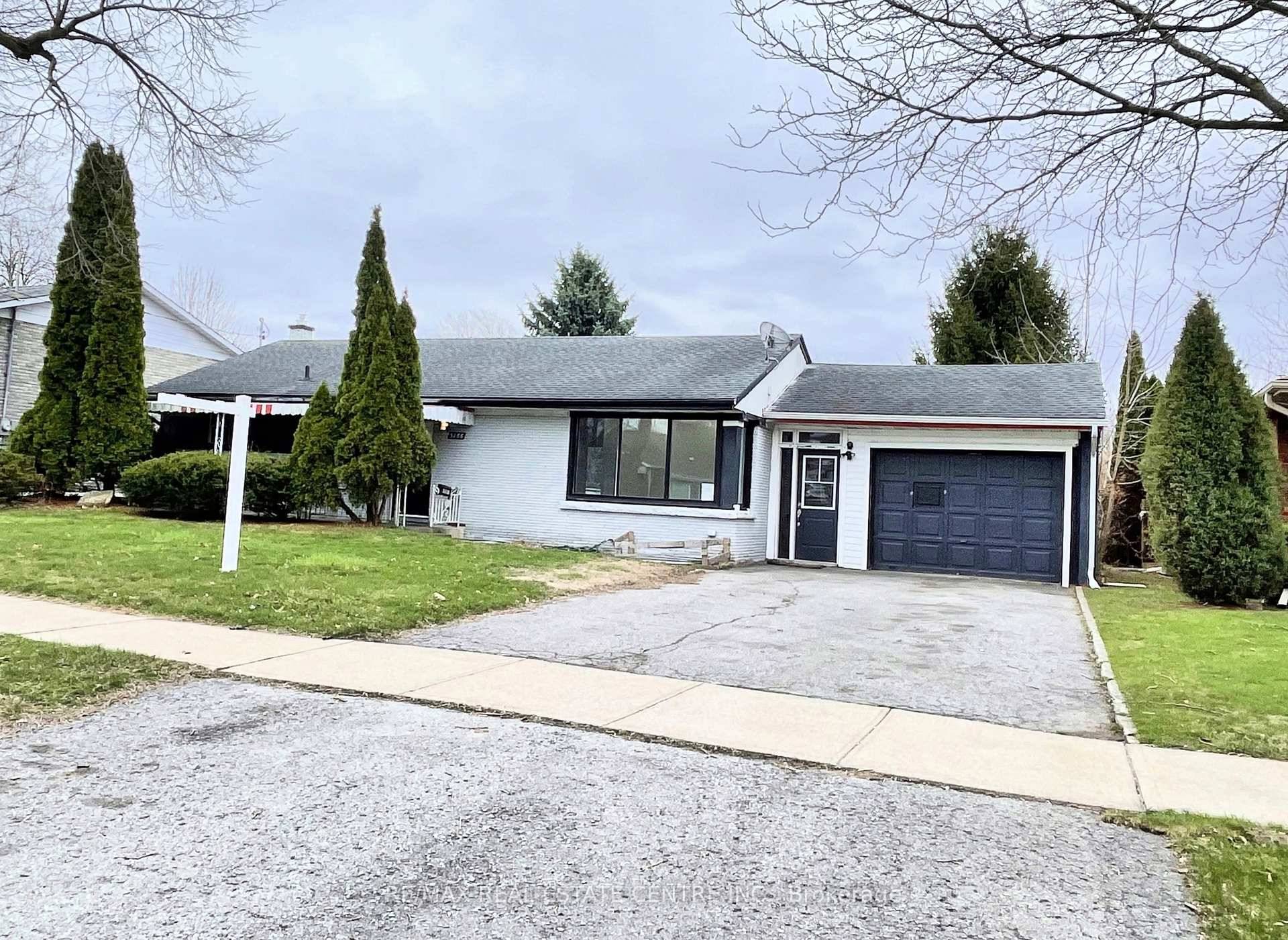 Bright amp ; Upgraded 2 Bedroom LEGAL BASEMENT Perfect For A Family.