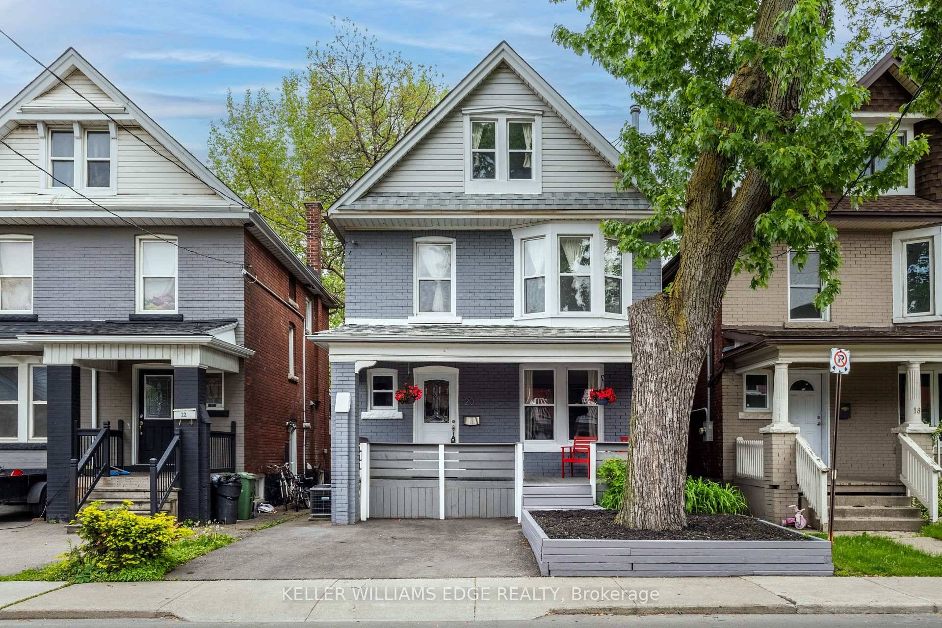 Welcome Home to this beautiful 5 bedroom House with 2 kitchens, 2 Living Rooms and 2 Bathrooms, located in the family friendly Stipley neighborhood of Hamilton.