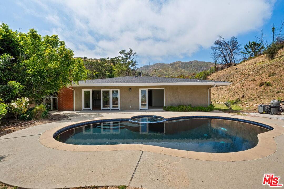 1812 Manzanita Park Ave 3BR Malibu La