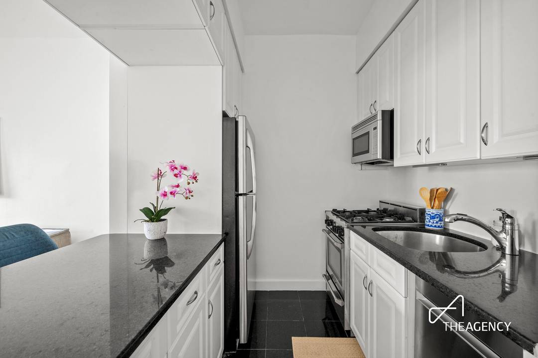 BRIGHT AND CHEERFUL IN A FLEXIBLE CO OP Apartment 4R features a south facing living room that offers space for both a dining table and a large sofa, while newly ...