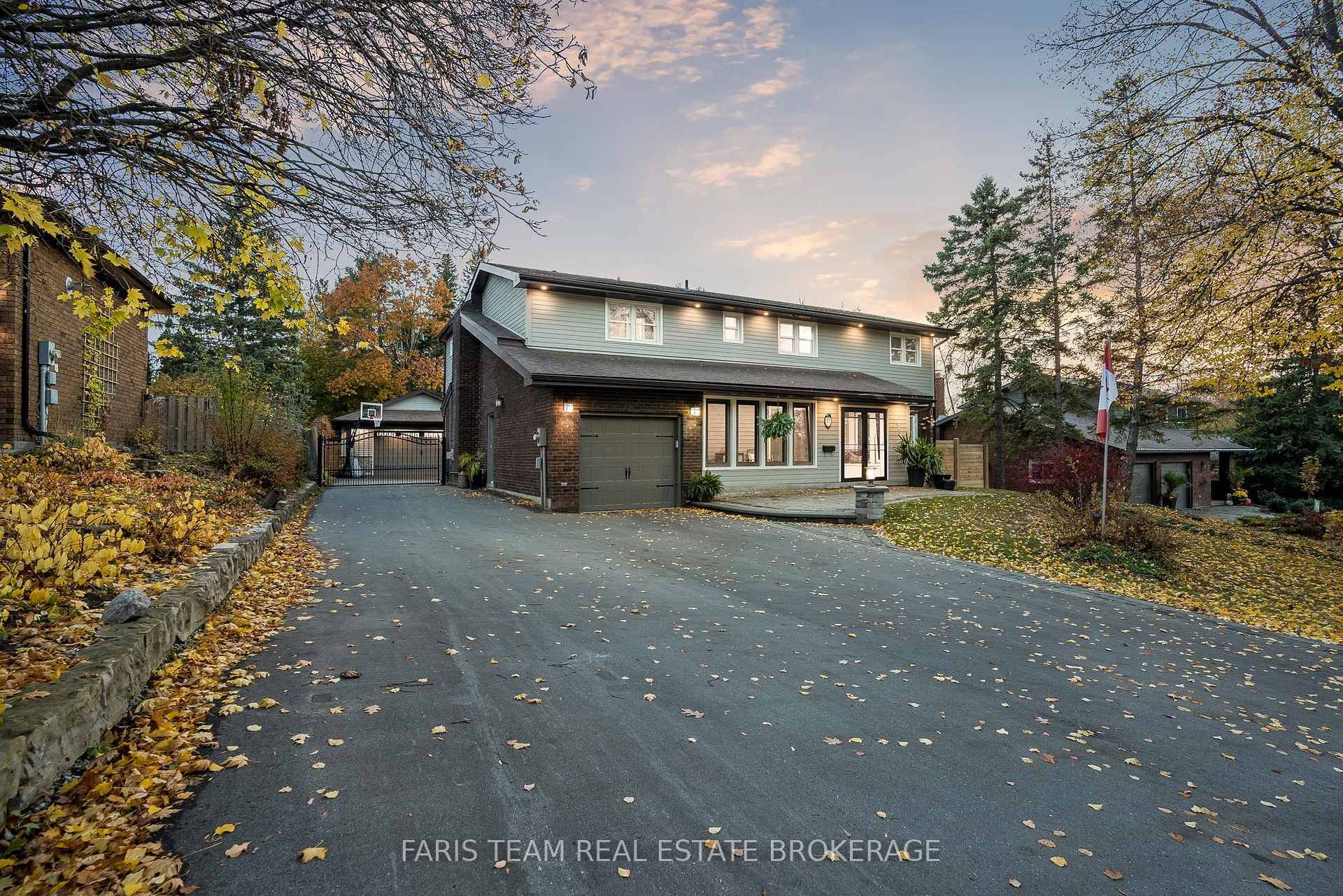 Top 5 Reasons You Will Love This Home 1 Exceptional home in the prestigious Shoreview Community, just steps from Johnson's Beach and close to Royal Victoria Regional Health Centre and ...