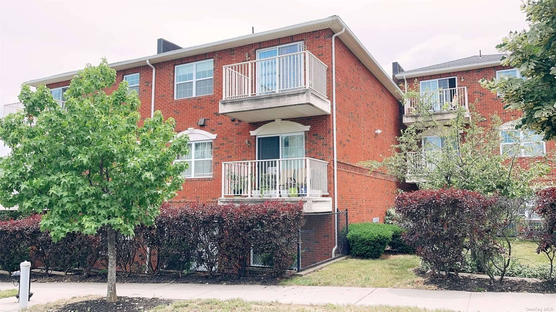 11 year young Prestigious Powell Cove Estates charming condo unit, 1278 Sqft, 3BR and 2BA unit on the top floor Unit comes with an assigned parking space, one car garage ...