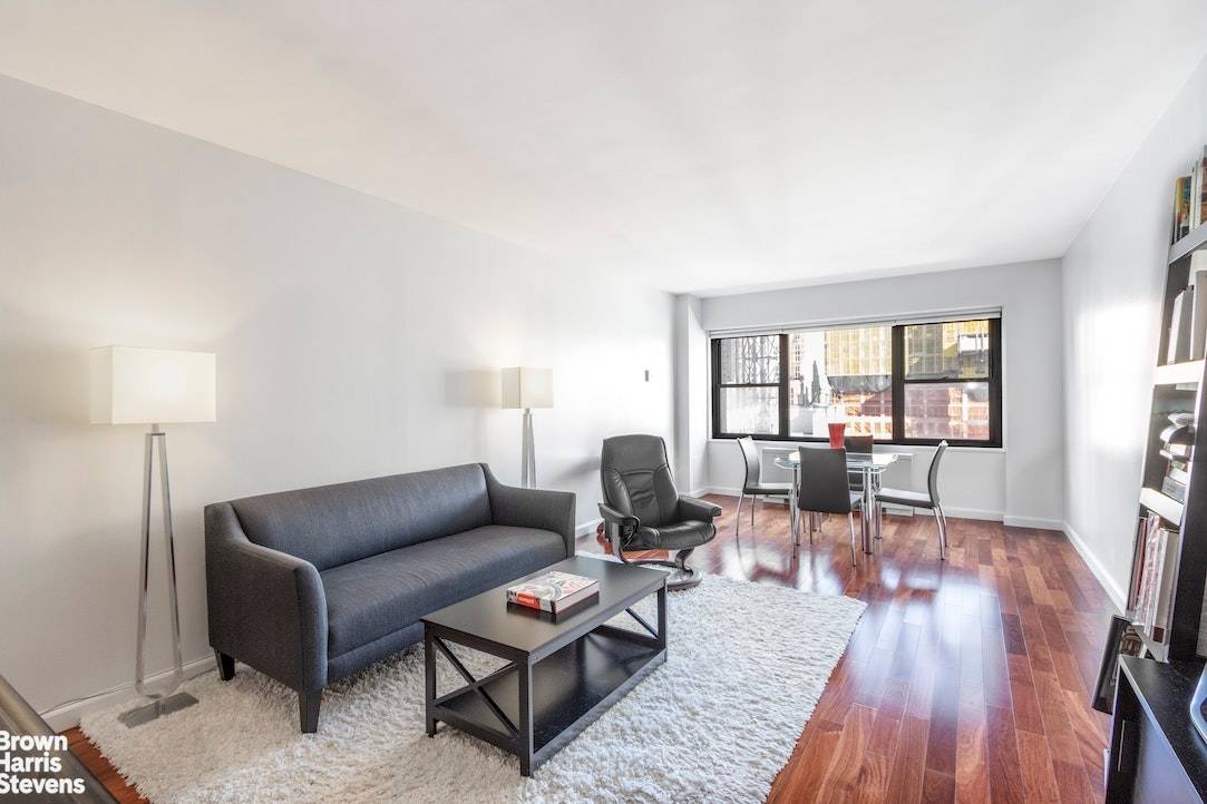 Here is a spacious and bright 2 bedroom at the crossroads of the Upper West Side steps from Central Park and from Lincoln Center a can't beat location.