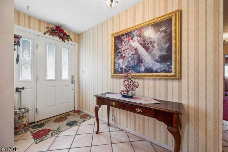 Welcome to this well maintained 3 bedroom, 2.