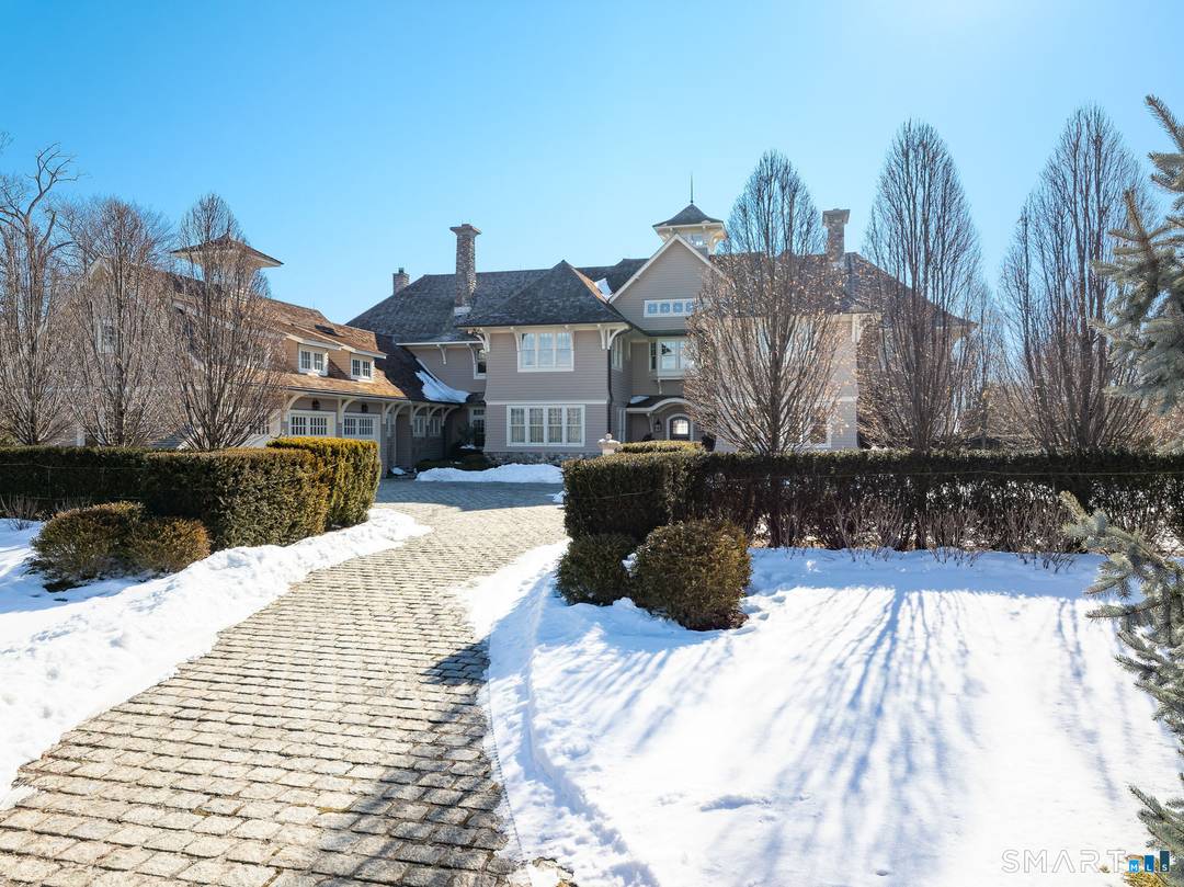 Rarely does an opportunity arise to own a home in the coastal enclave of Shorehaven, and 10 Shorehaven Road is a true masterpiece.