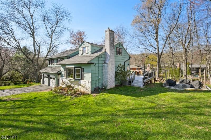 Welcome to 7 Archer Lane, ideally situated on a private cul de sac in desirable Scotch Plains.