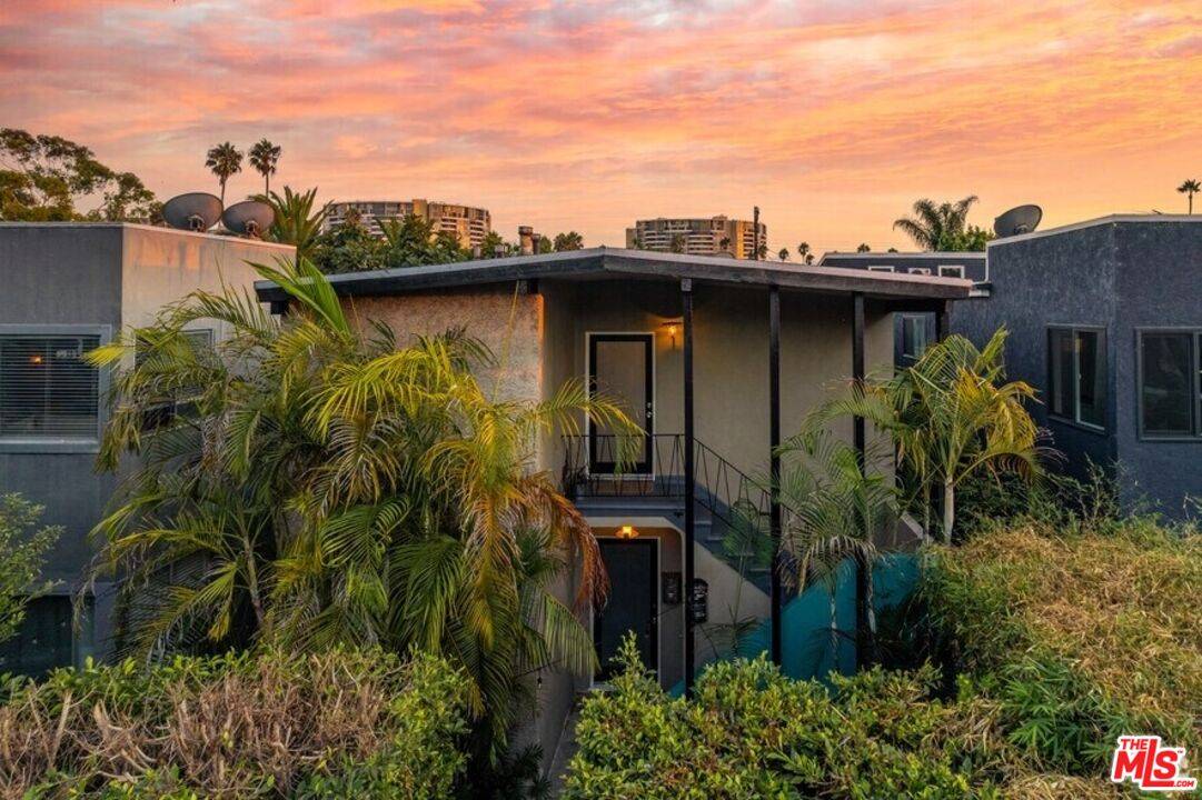2521   Abbot Kinney Blvd 3BR Marina Del Rey La