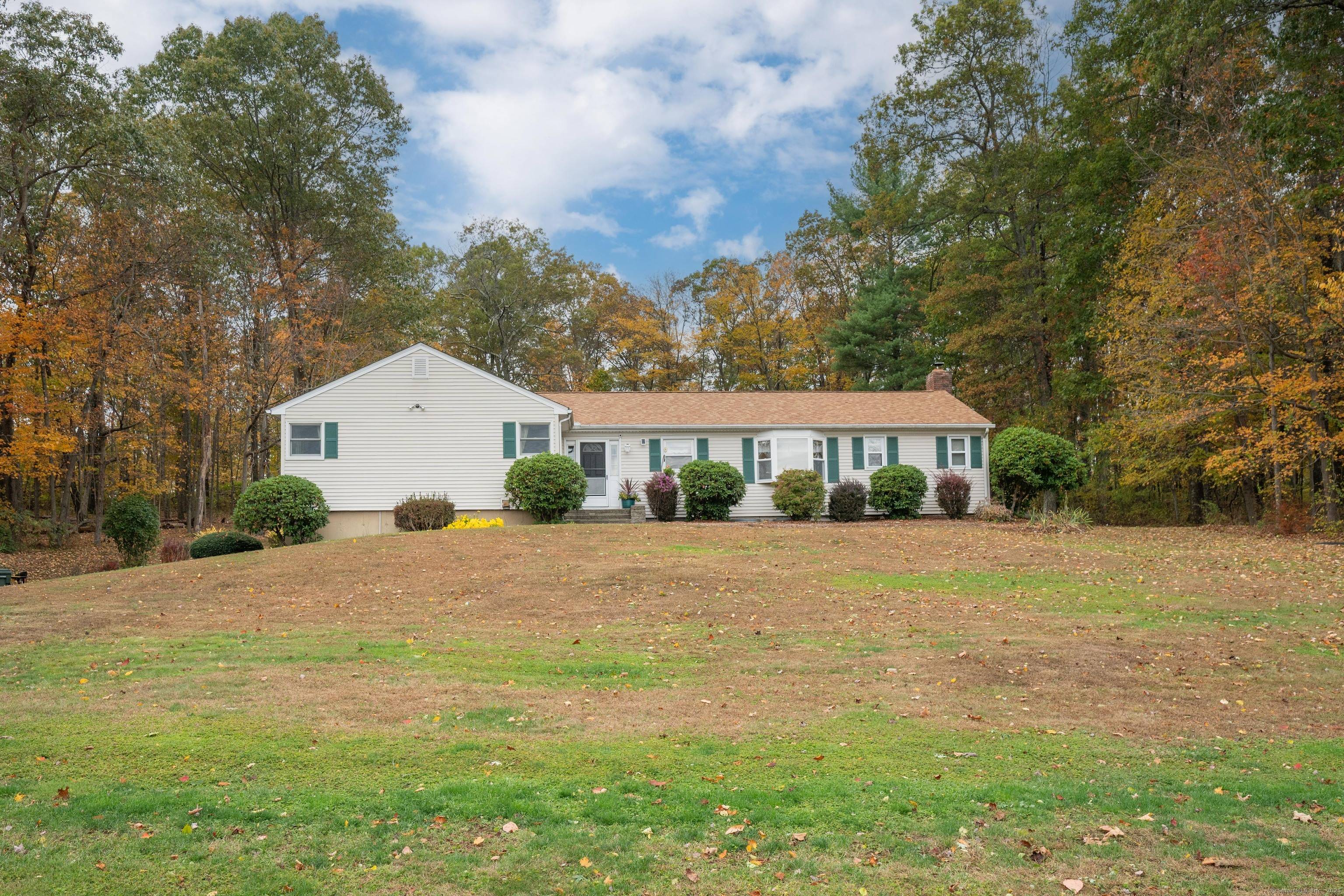 Beautifully maintained Ranch style home with great curb appeal is located on a quiet cul de sac in desirable New Fairfield !