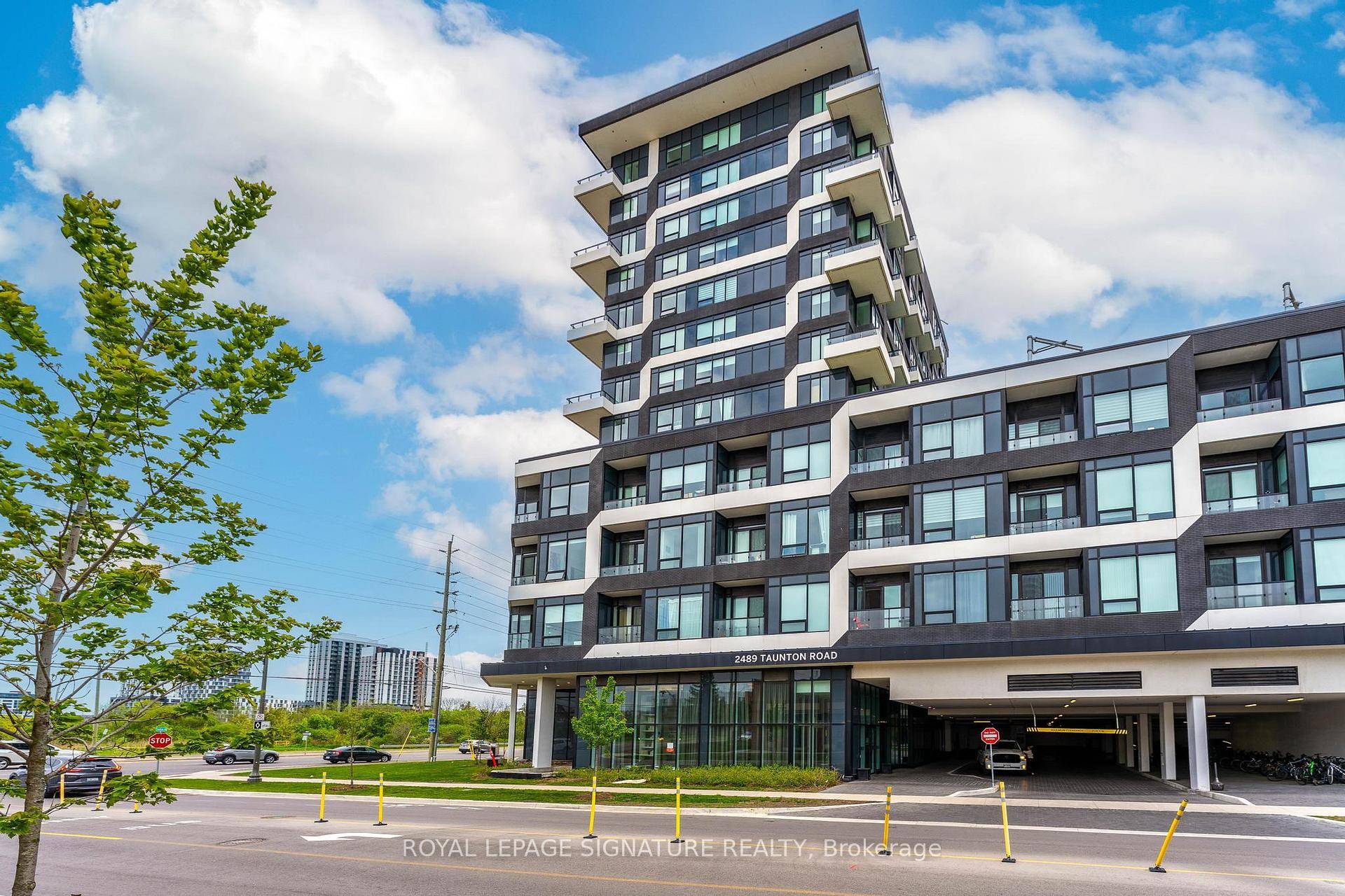 Welcome To This Modern 1 Bedroom Plus Den Condo Located In The Highly Sought After Oak amp ; Co.