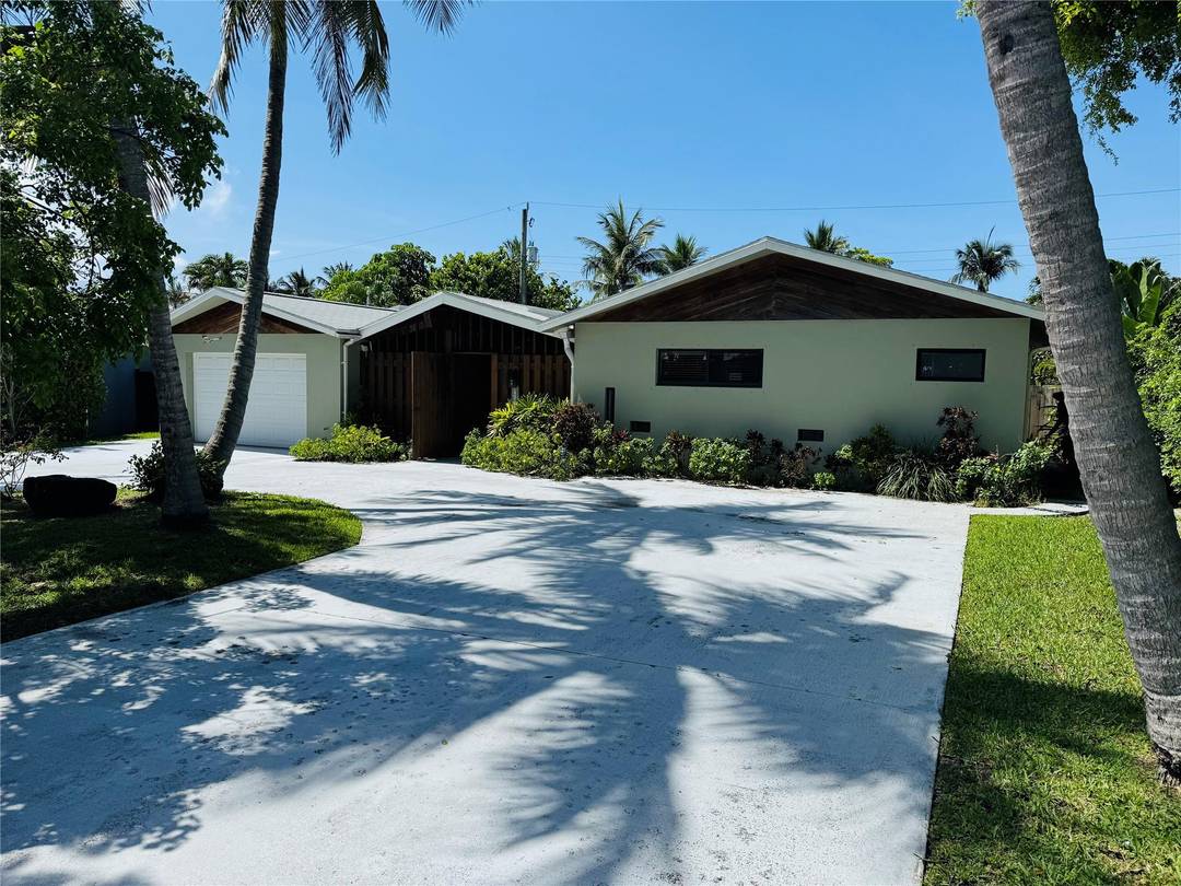 BEAUTIFUL HILLSBORO SHORES BEACH NEIGHBORHOOD !