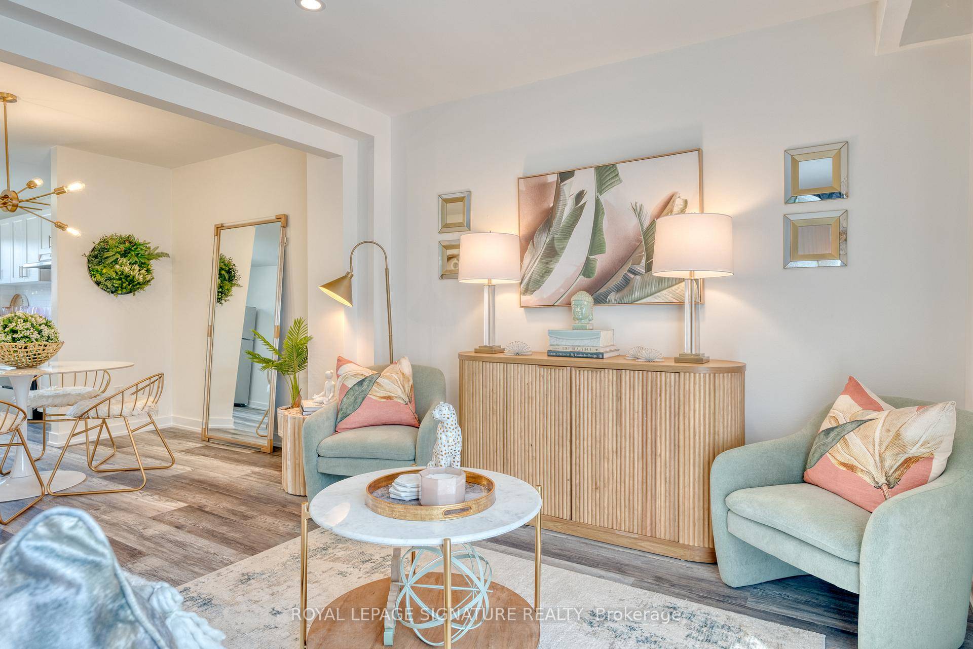 Welcome to 20 Anna Capri, Unit 27 a beautifully renovated townhome in the prime Templemead neighbourhood on the Hamilton Mountain !