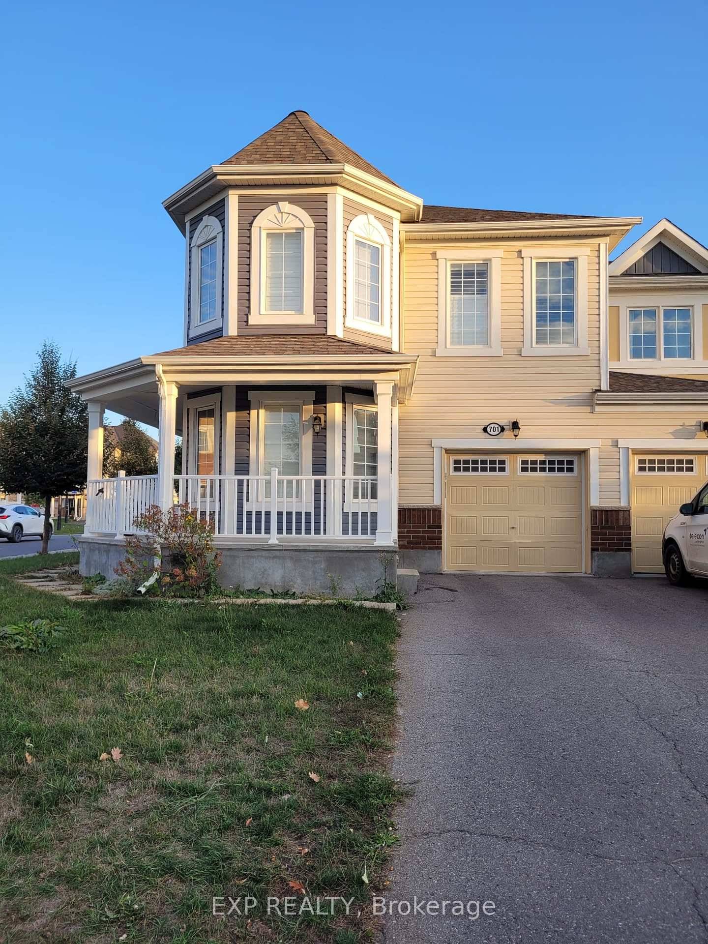 Welcome to this beautiful, spacious and modern 3 bedroom plus den corner unit townhome in desirable Half Moon Bay.