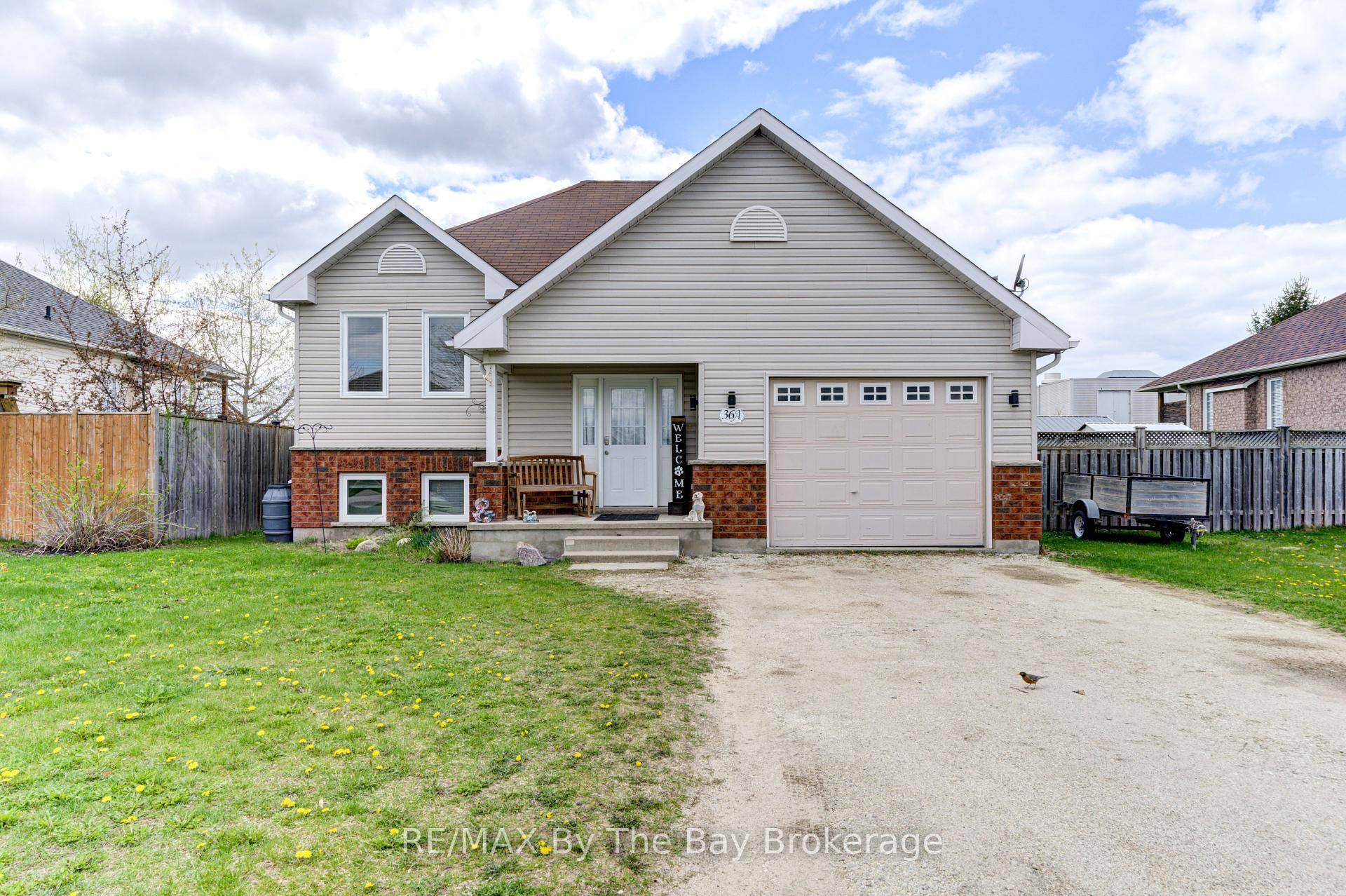 Charming 4 Bedroom Home in Prime Wasaga Beach Location !