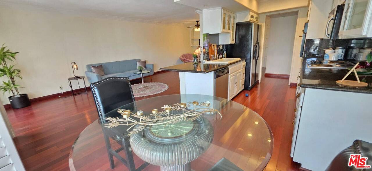 11656 Montana Ave 1BR Brentwood La