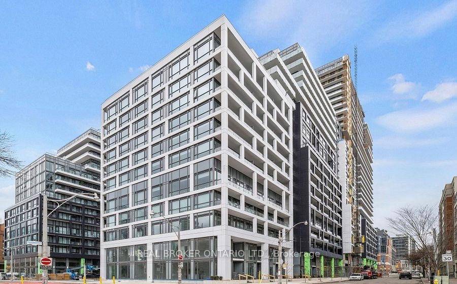 Hello beautiful ! Welcome to this stunning 895 sq ft, 3 bedroom, 2 bathroom S W corner suite with 9 ft ceilings in the heart of downtown Toronto.