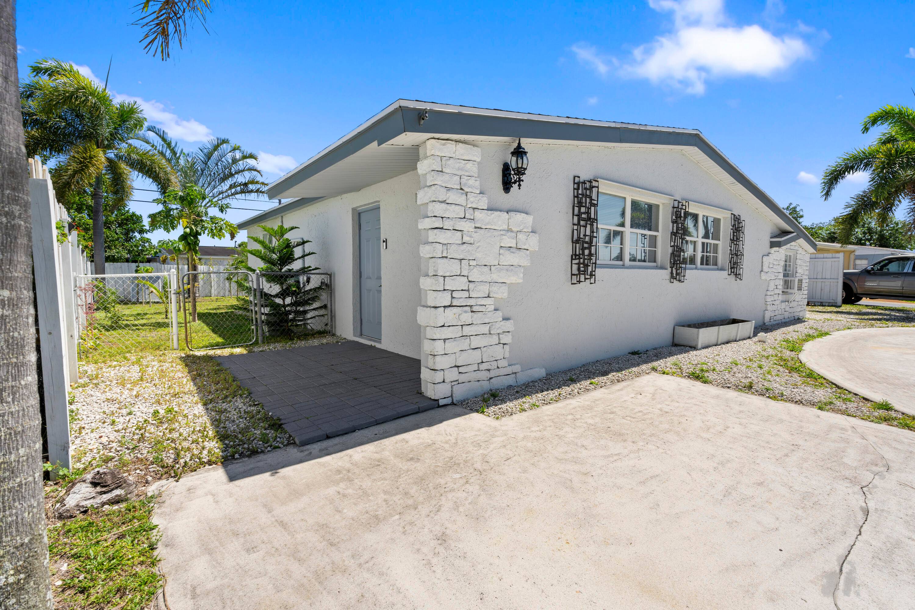 Step into this beautifully renovated single family home in Palm Beach Gardens, where modern comfort meets stylish living.
