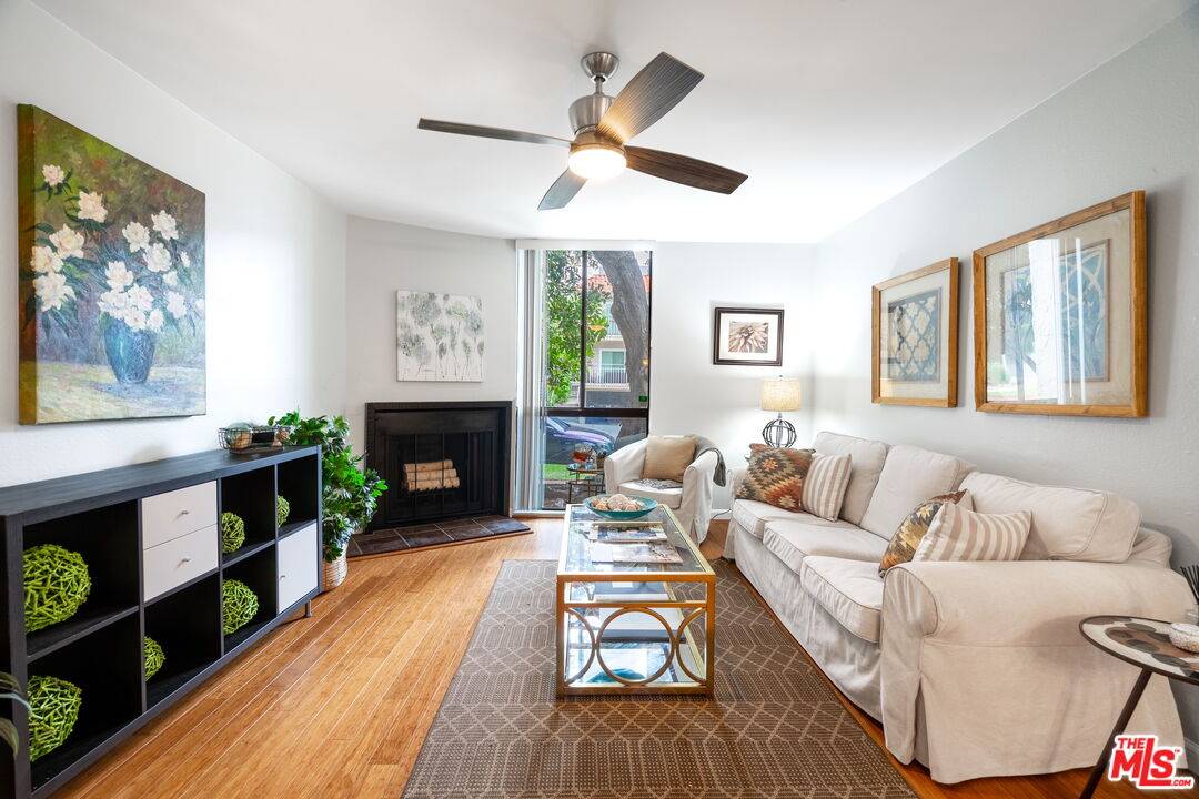 11743   Darlington Ave 2BR Brentwood La