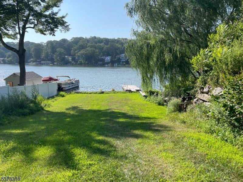 Bring your vision to life with this rare LAKEFRONT parcel on the sparkling shores of Lake Hopatcong in Jefferson Township.