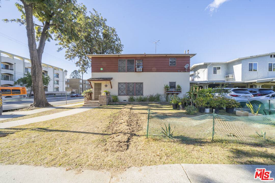 4455  W 3rd St 8BR La