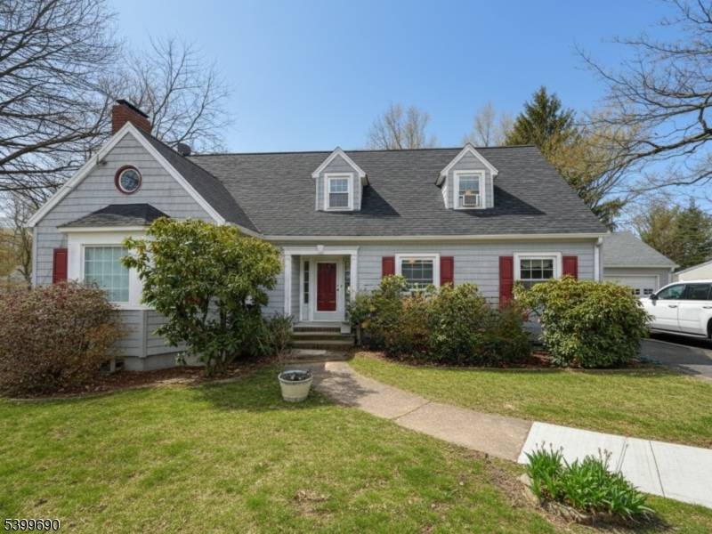 Beautifully renovated Single Family home with a huge private backyard !
