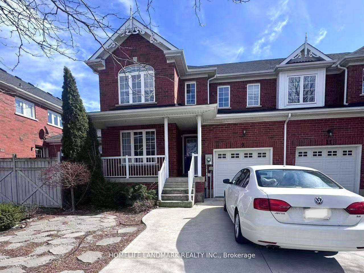 Niagara on the Green freehold townhome near golf course, Outlet Mall, Niagara College and QEW.