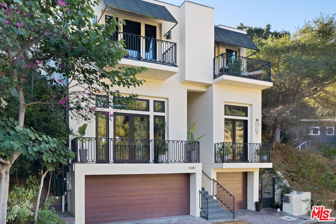 3087 Passmore Dr 4.0 Hollywood Hills East LA