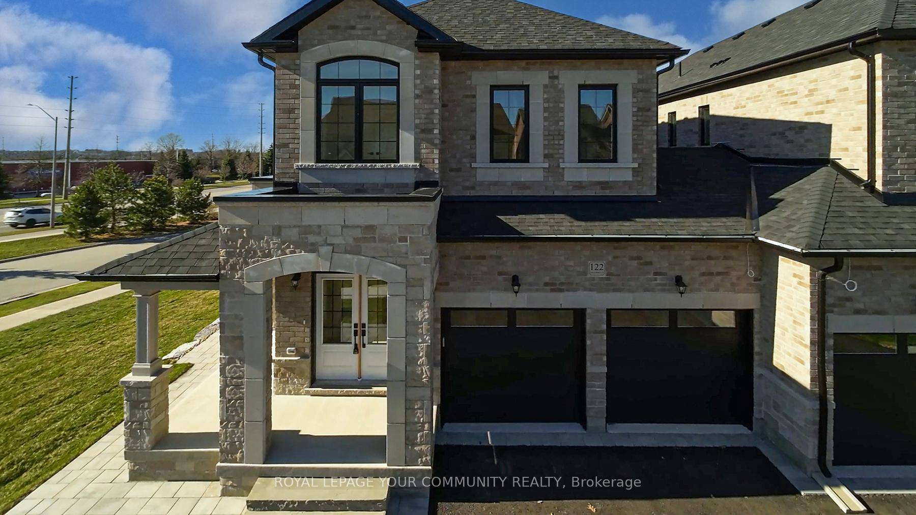 LOCATION LOCATION ! Welcome to Aurora's most Desirable, Steps To Every Amenity Imaginable.