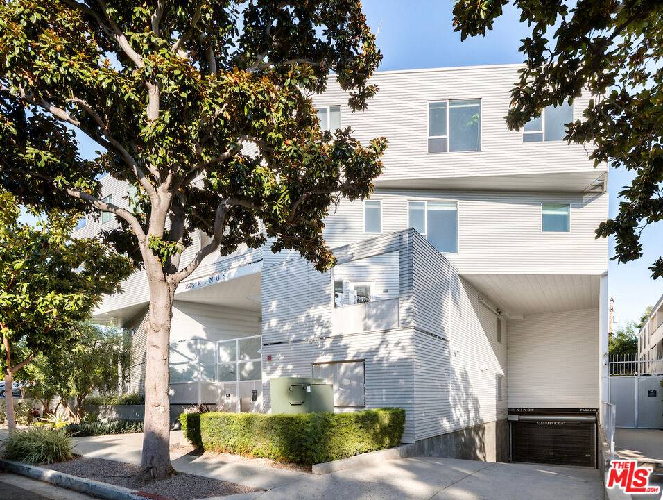 1030  N Kings Rd 2BR Sunset Strip La