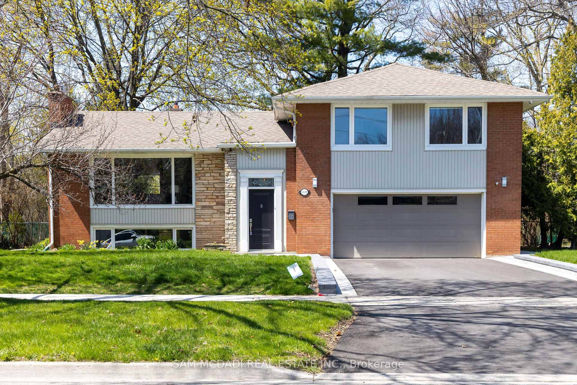 Wonderfully Updated 4 Bdrm Family Home Nestled In The Highly Sought After Lorne Park School District, Offering The Perfect Blend Of Style, Comfort, amp ; Location.