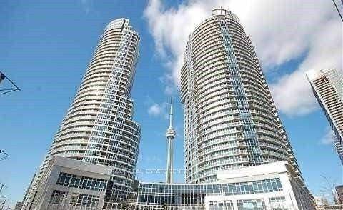 Executive 1 Bedroom Unit Located In The Luxurious Waterclub Condos In The Heart Of The Waterfront Community.