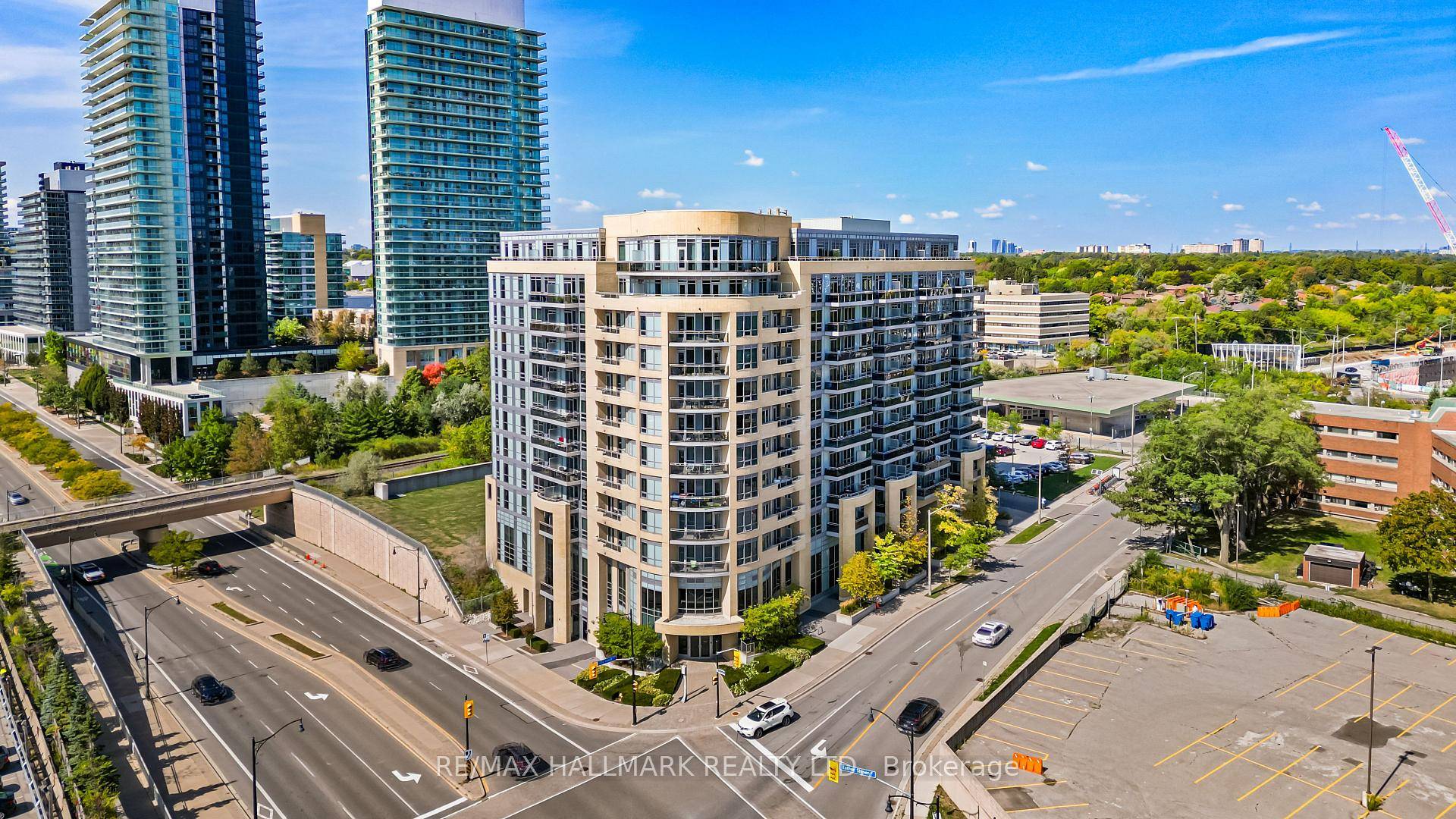 Welcome to this spacious 1 Den suite in the Leslie Boutique Residences, Just steps away from Leslie Subway Station, Oriole GO station and North York General Hospital !